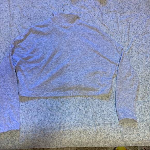 Light Gray cropped sweater bought from garage SZ:M - Picture 3 of 4